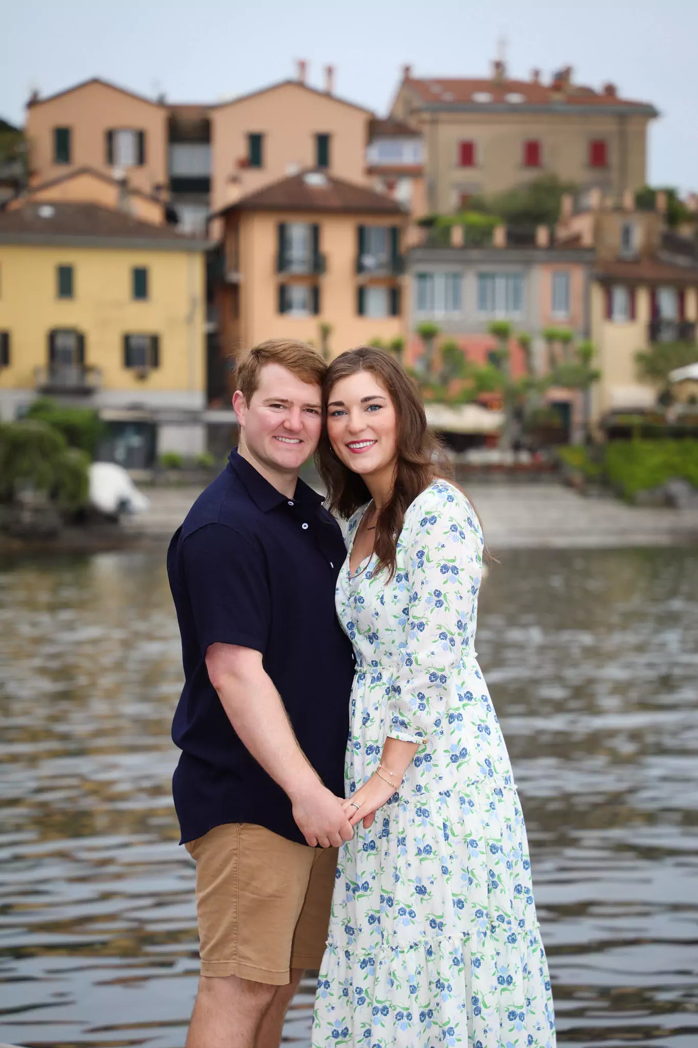 Nadia Fraqair photographing a couple in Varenna