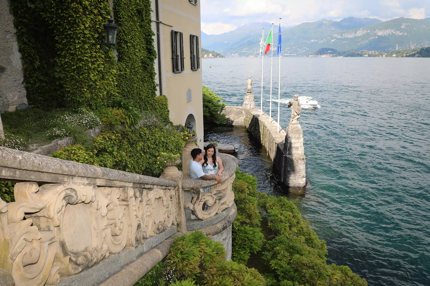 Map highlighting top engagement photography locations at Lake Como including Villa del Balbianello