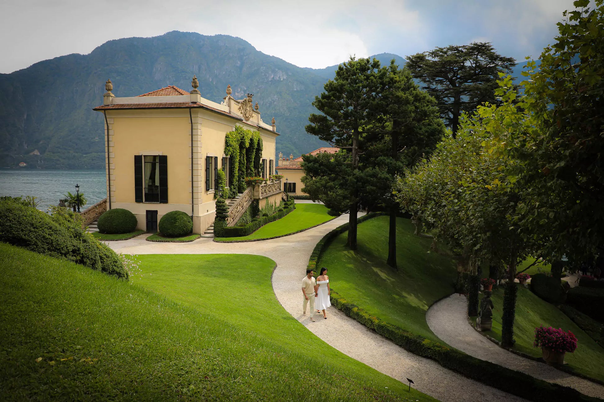 Romantic gallery of engagement photos taken at scenic locations around Lake Como